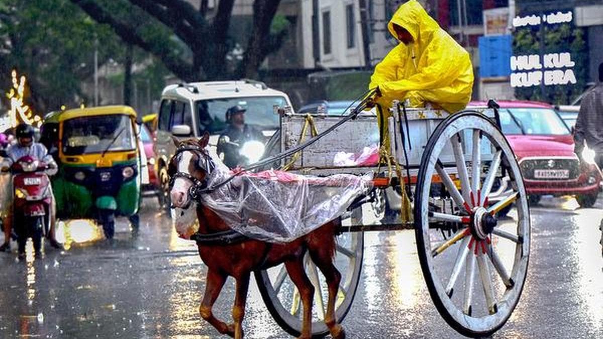 मानव गतिविधियाँ भारत के 'असामान्य' मौसम को बढ़ावा देती हैं